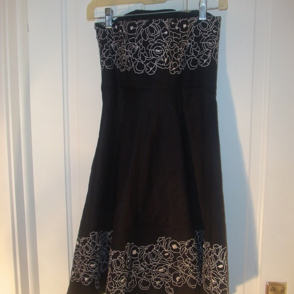 Ann Taylor Loft Linen Black with Floral Embroidery Strapless Dress sz 4P - Picture 4 of 5
